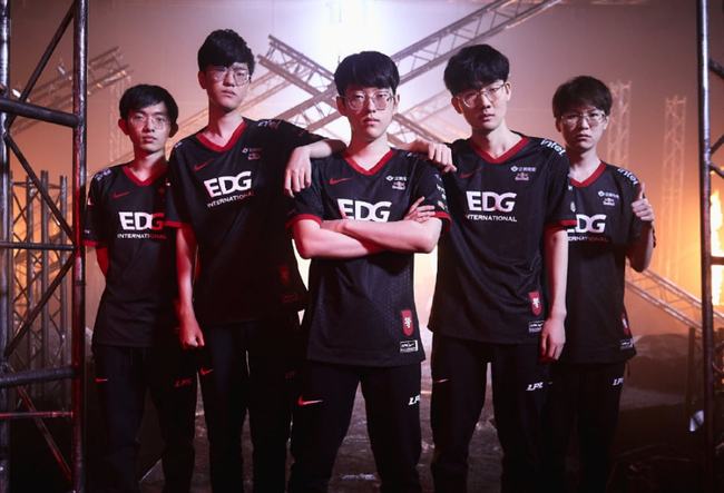 划在比赛中 划在比赛中